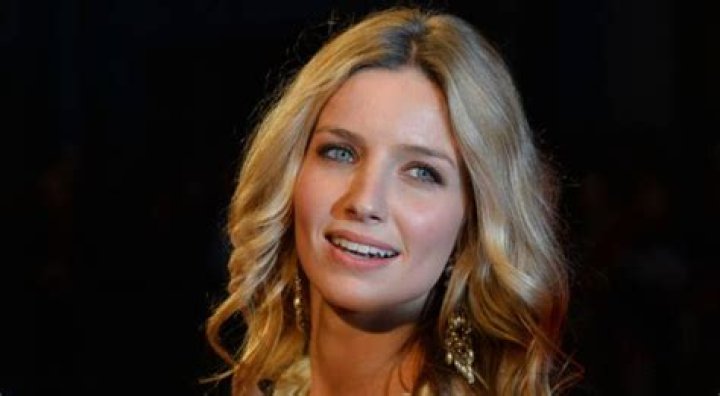 Annabelle Wallis Height, Weight, Body Measurements, Bra Size, Shoe Size