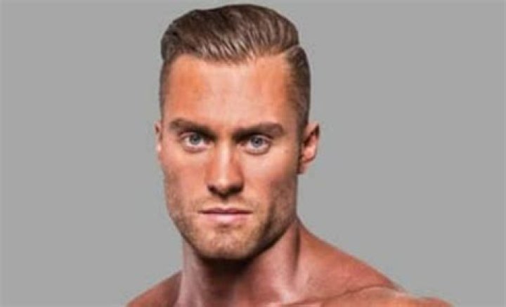 Chris Bumstead Height, Weight, Body Measurements, Shoe Size