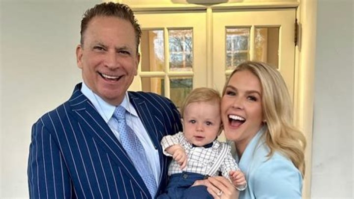 Emmanuelle Chriqui sweeps away lesbian rumors with hot boyfriend! More about her net worth