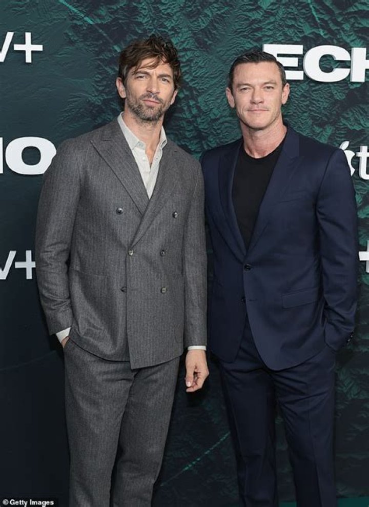 Luke Evans Height, Weight, Body Measurements, Shoe Size