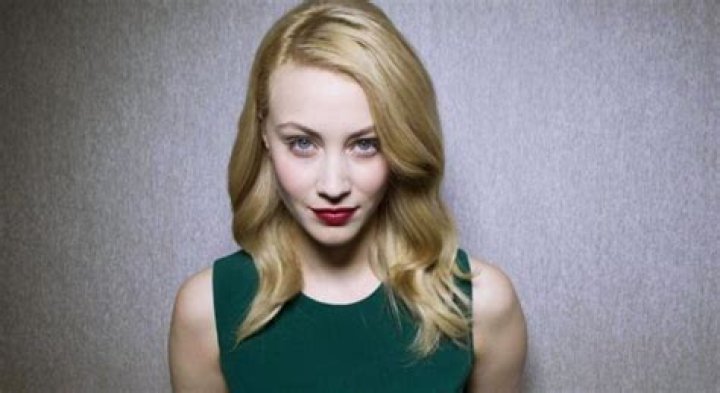Sarah Gadon Height, Weight, Measurements, Bra Size, Shoe Size