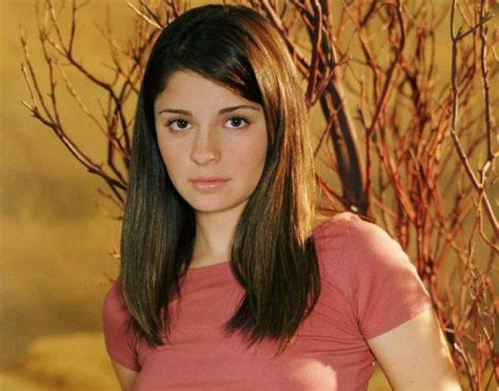 Shiri Appleby Height, Weight, Measurements, Bra Size, Shoe Size