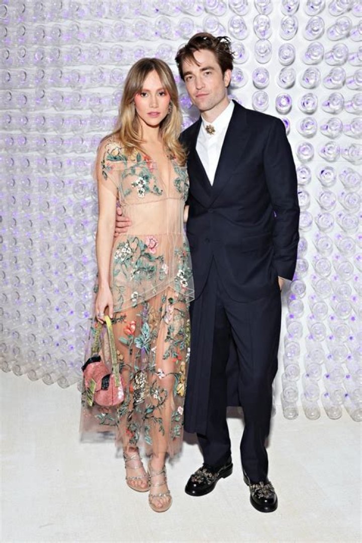 Suki Waterhouse Height, Weight, Measurements, Bra Size, Shoe Size