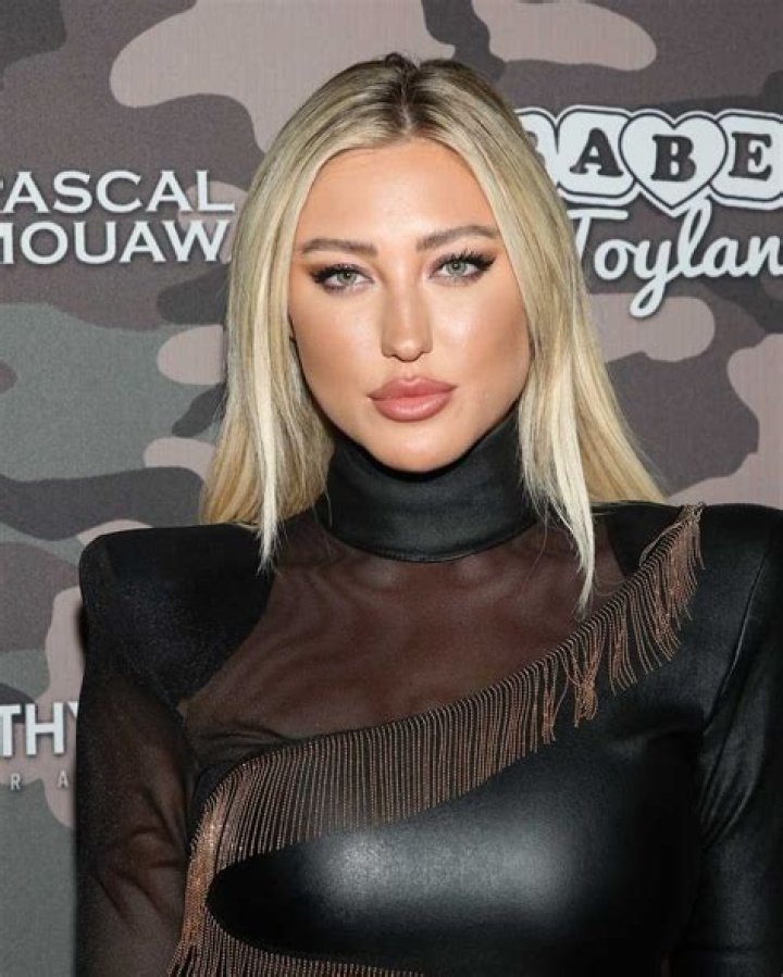 Who is Stefanie Gurzanski? Meet Onlyfans Star