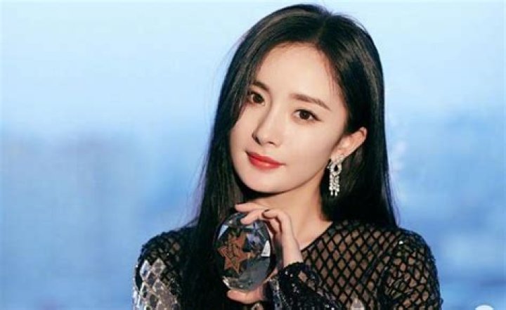 Yang Mi Height, Weight, Measurements, Bra Size, Shoe Size